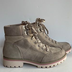 Soul society faux leather lace up cushioned foot bed ankle boots, size 8